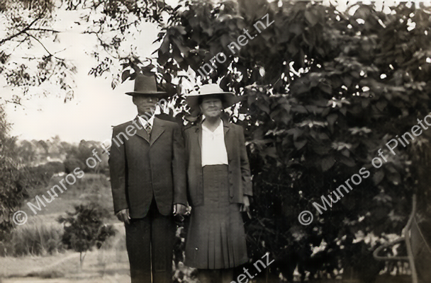 Alf & Gladys Munro (nee Knowles) at Cowies Hill